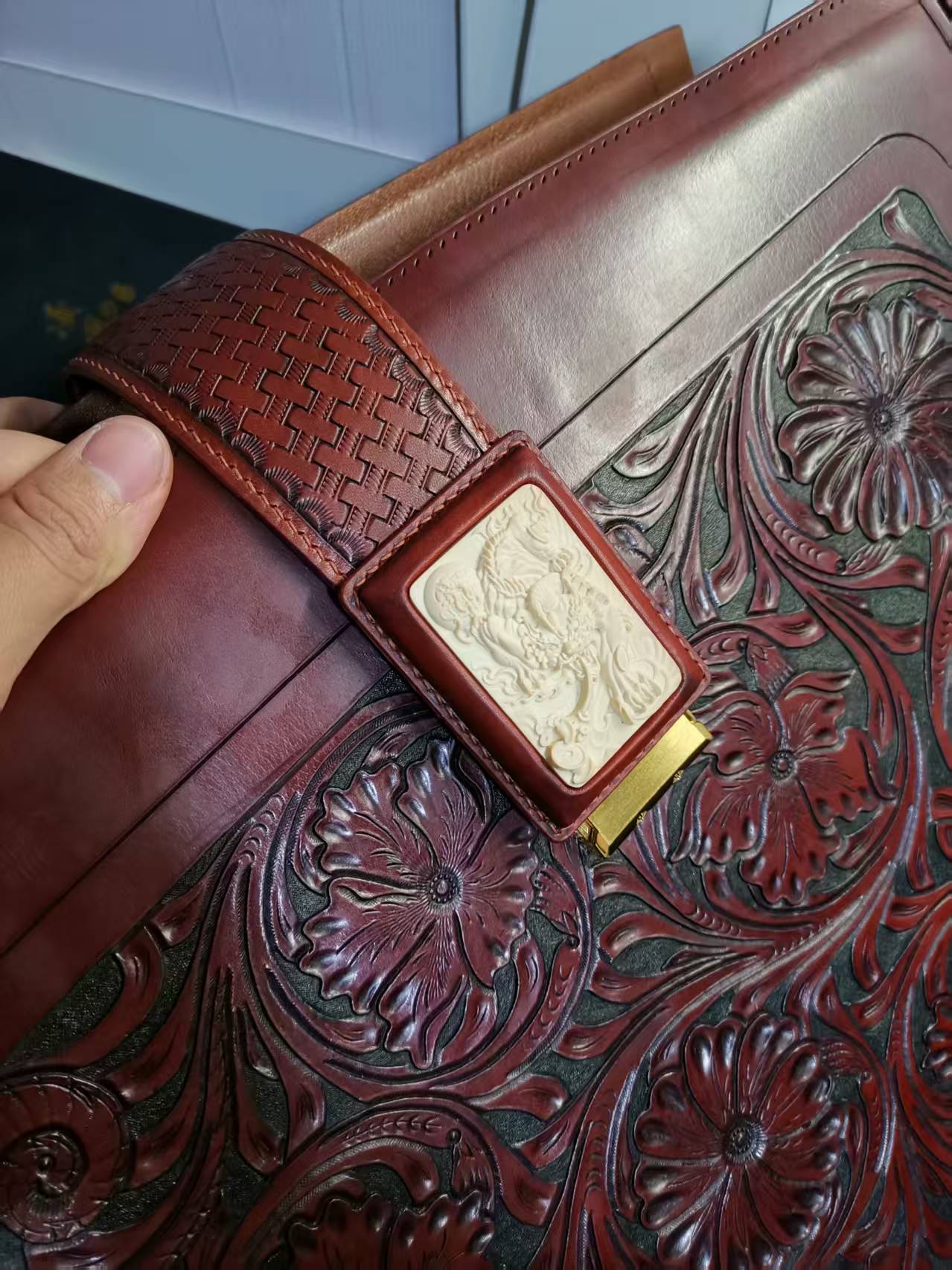 Handmade leather carving vintage Dulles briefcase cowhide handbag